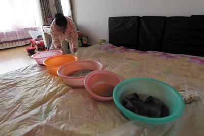 宿迁楼上漏水，住户失联，小区没物管，业主维权难！律师来支招……